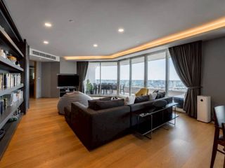 For sale 4 bedrooms condo in Khlong San, Bangkok