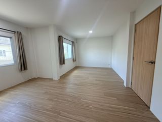 Casa adosada en venta de 4 habitaciones en Bang Khun Thian, Bangkok