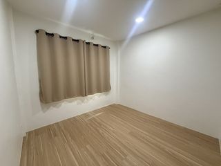Casa adosada en venta de 4 habitaciones en Bang Khun Thian, Bangkok