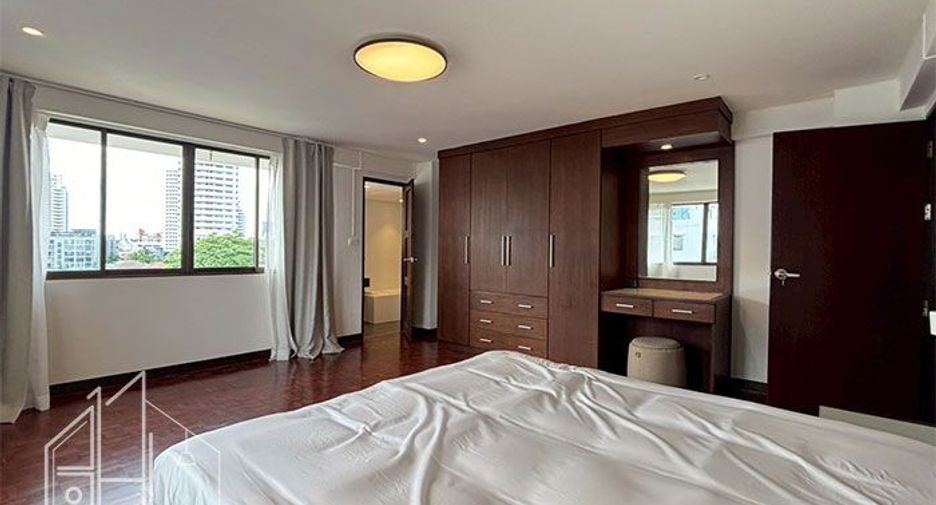 For rent 2 bedrooms condo in Khlong Toei, Bangkok