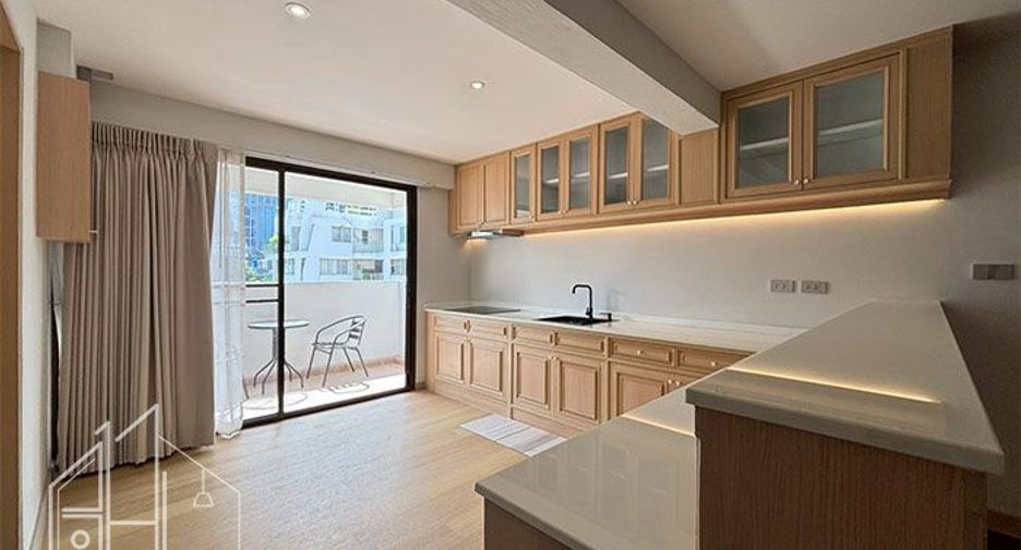 For rent 3 bedrooms condo in Khlong Toei, Bangkok