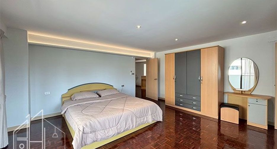 For rent 3 bedrooms condo in Khlong Toei, Bangkok