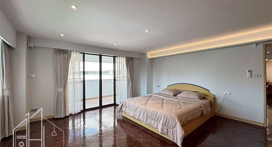 For rent 3 bedrooms condo in Khlong Toei, Bangkok