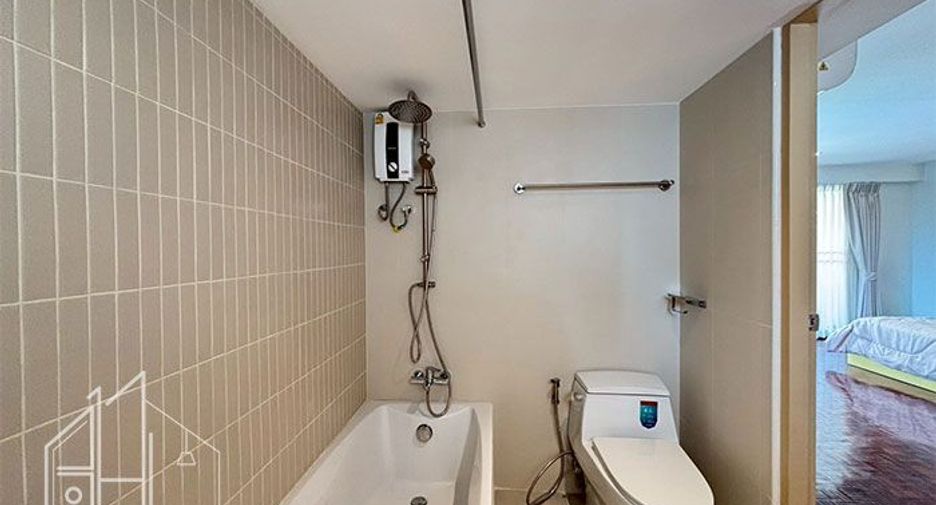 For rent 3 bedrooms condo in Khlong Toei, Bangkok