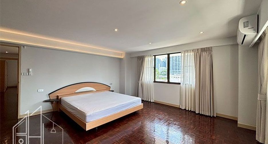 For rent 3 bedrooms condo in Khlong Toei, Bangkok