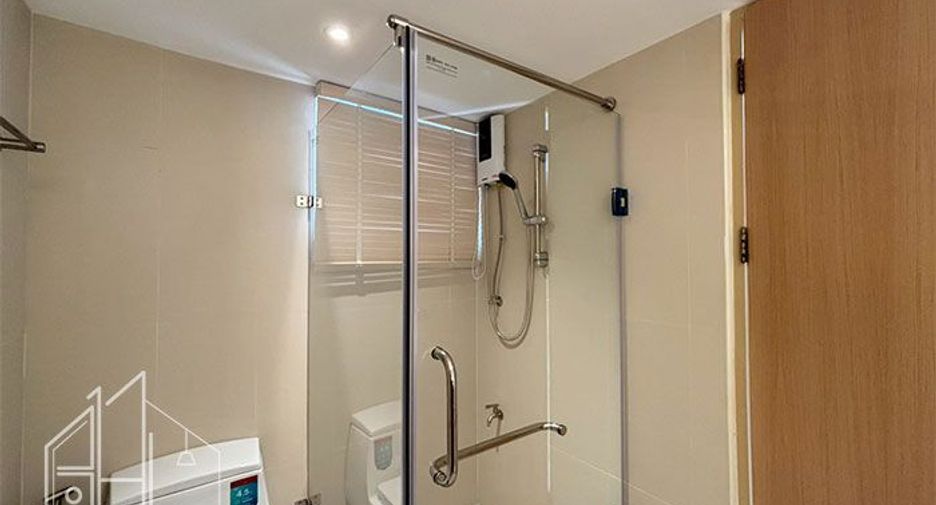 For rent 3 bedrooms condo in Khlong Toei, Bangkok