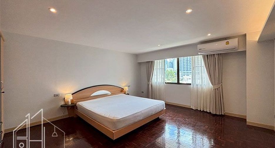 For rent 3 bedrooms condo in Khlong Toei, Bangkok
