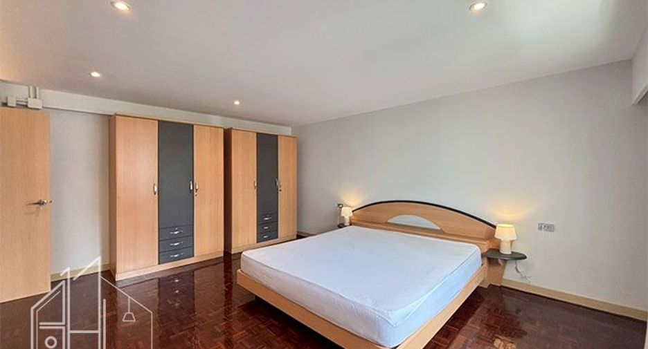 For rent 3 bedrooms condo in Khlong Toei, Bangkok