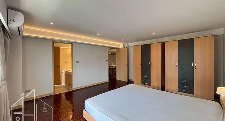 For rent 3 bedrooms condo in Khlong Toei, Bangkok