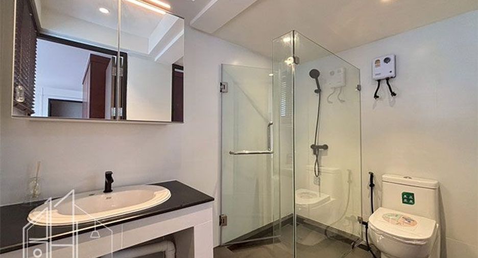 For rent 3 bedrooms condo in Khlong Toei, Bangkok