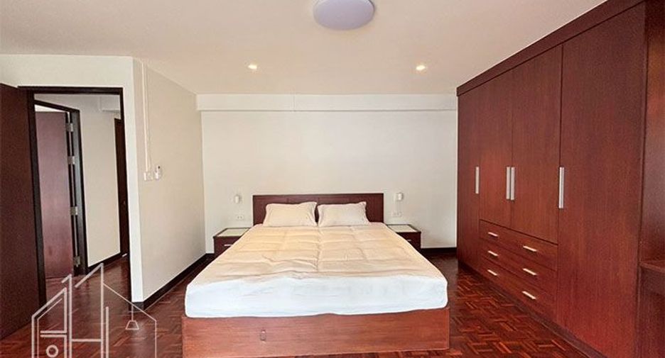For rent 3 bedrooms condo in Khlong Toei, Bangkok