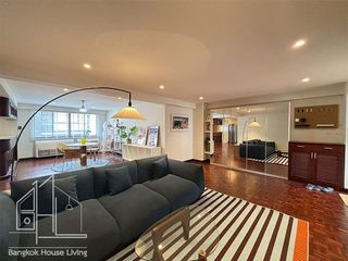 For rent 3 bedrooms condo in Khlong Toei, Bangkok