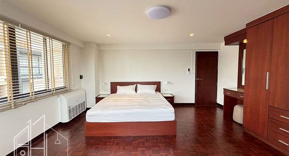 For rent 3 bedrooms condo in Khlong Toei, Bangkok