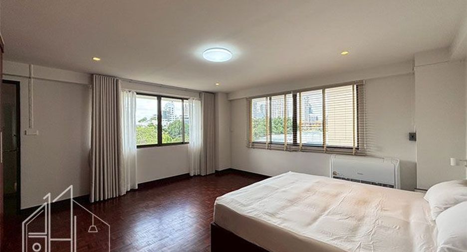 For rent 3 bedrooms condo in Khlong Toei, Bangkok