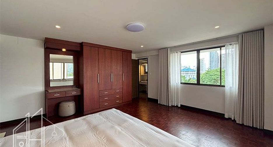 For rent 3 bedrooms condo in Khlong Toei, Bangkok