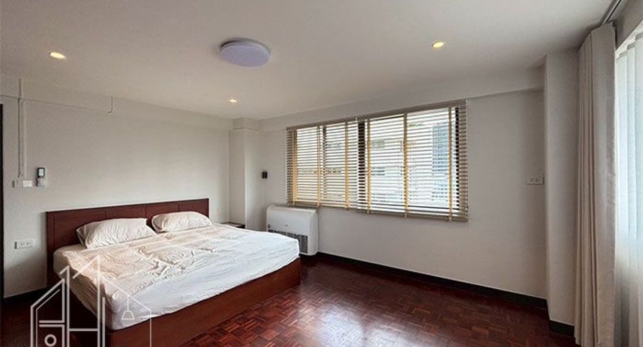For rent 3 bedrooms condo in Khlong Toei, Bangkok
