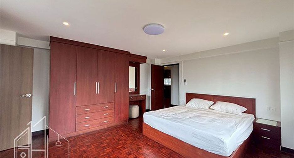 For rent 3 bedrooms condo in Khlong Toei, Bangkok