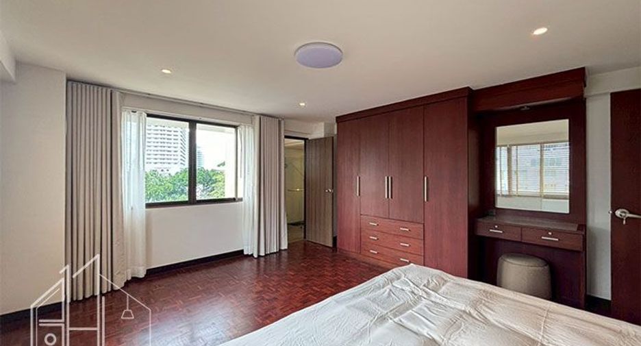 For rent 3 bedrooms condo in Khlong Toei, Bangkok