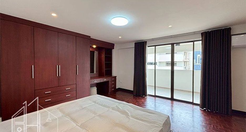 For rent 3 bedrooms condo in Khlong Toei, Bangkok