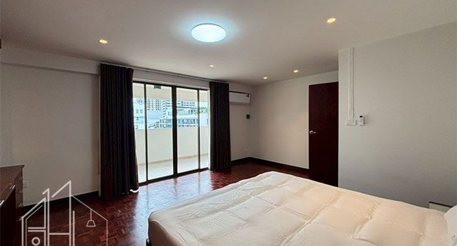 For rent 3 bedrooms condo in Khlong Toei, Bangkok