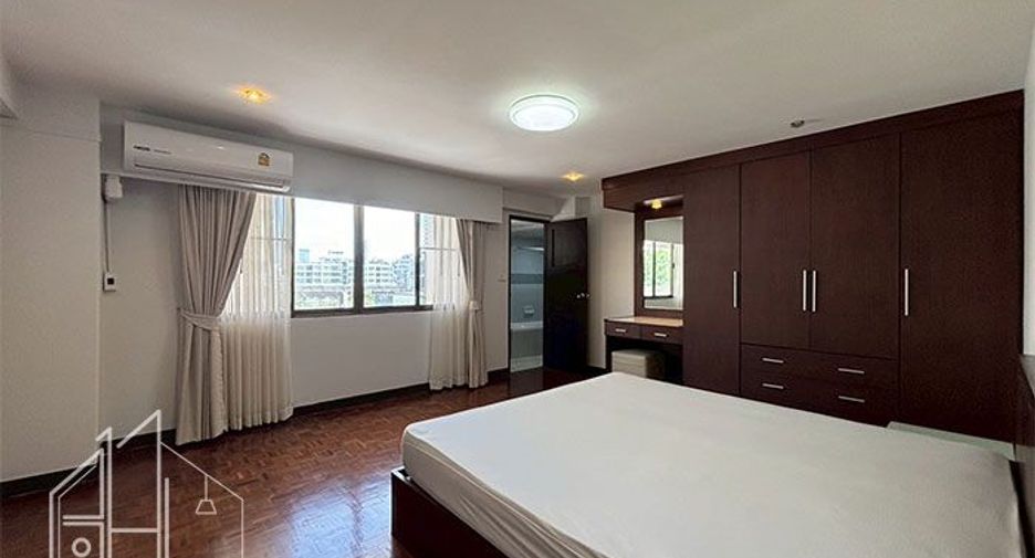 For rent 2 bedrooms condo in Khlong Toei, Bangkok