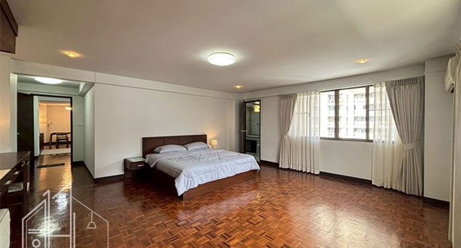 For rent 2 bedrooms condo in Khlong Toei, Bangkok