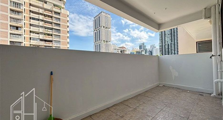 For rent 2 bedrooms condo in Khlong Toei, Bangkok