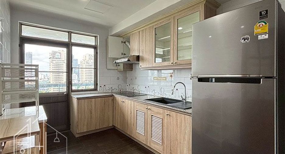 For rent 3 bedrooms condo in Watthana, Bangkok