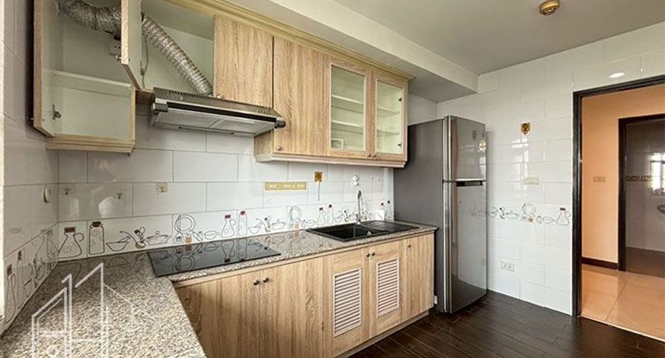 For rent 3 bedrooms condo in Watthana, Bangkok