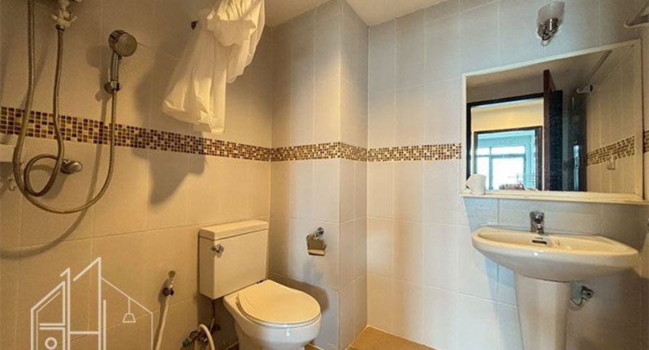 For rent 3 bedrooms condo in Watthana, Bangkok