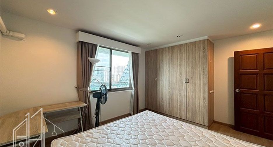For rent 3 bedrooms condo in Watthana, Bangkok