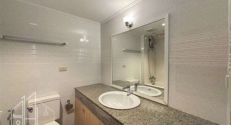 For rent 3 bedrooms condo in Watthana, Bangkok