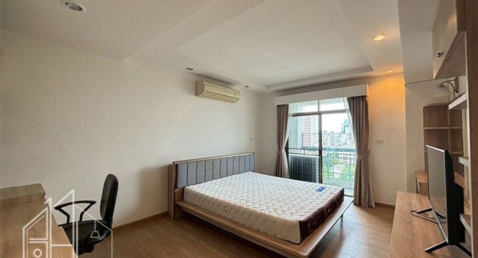 For rent 3 bedrooms condo in Watthana, Bangkok