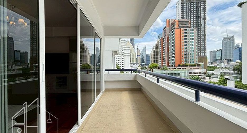 Condo en alquiler de 3 habitaciones en Watthana, Bangkok