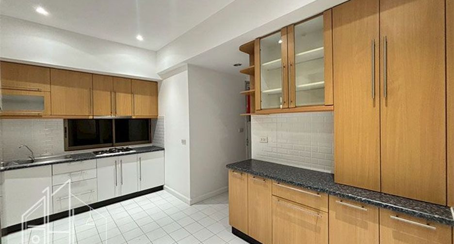 Condo en alquiler de 3 habitaciones en Watthana, Bangkok