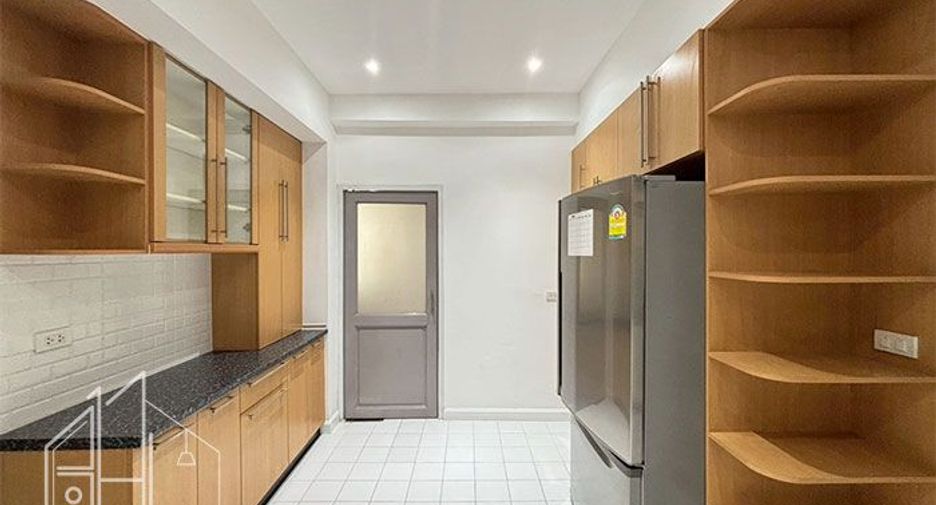 Condo en alquiler de 3 habitaciones en Watthana, Bangkok