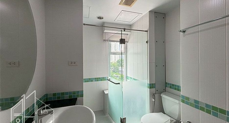 Condo en alquiler de 3 habitaciones en Watthana, Bangkok