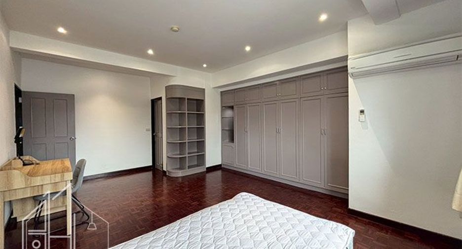 Condo en alquiler de 3 habitaciones en Watthana, Bangkok