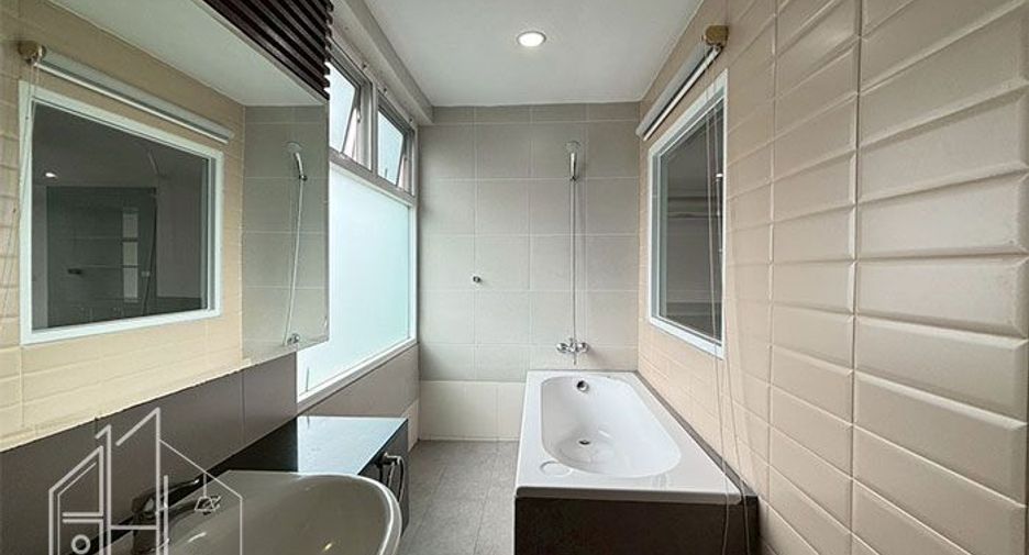 Condo en alquiler de 3 habitaciones en Watthana, Bangkok