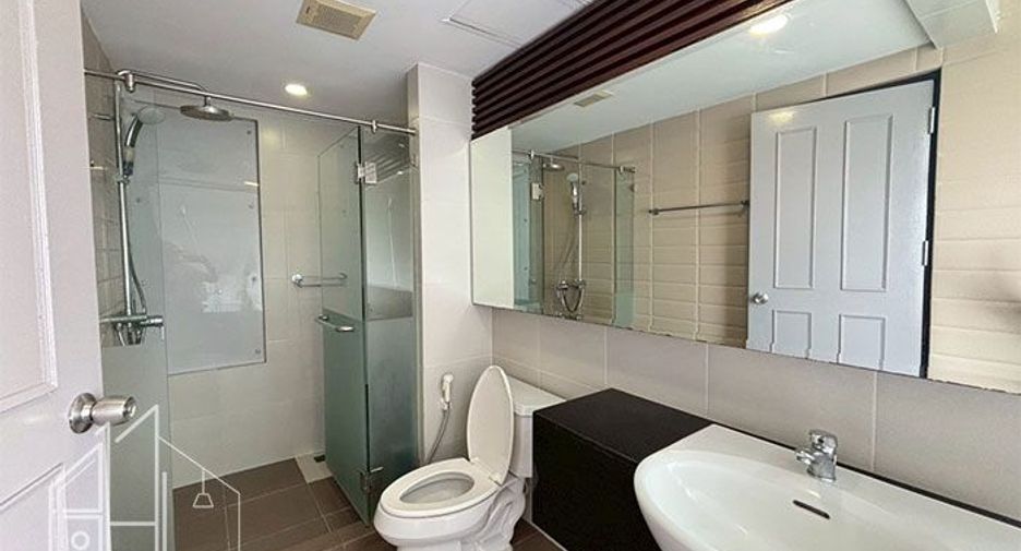 Condo en alquiler de 3 habitaciones en Watthana, Bangkok