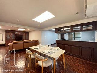 For rent 3 bedrooms apartment in Khlong Toei, Bangkok
