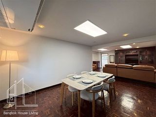 For rent 3 bedrooms apartment in Khlong Toei, Bangkok