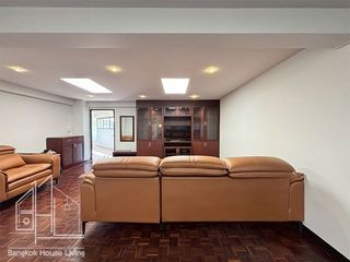 For rent 3 bedrooms apartment in Khlong Toei, Bangkok
