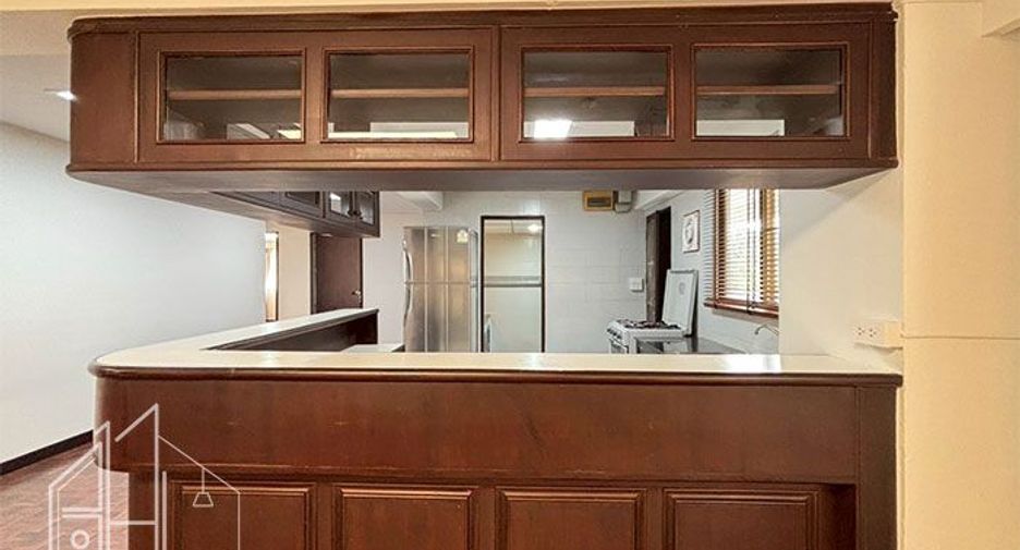 For rent 3 bedrooms apartment in Khlong Toei, Bangkok