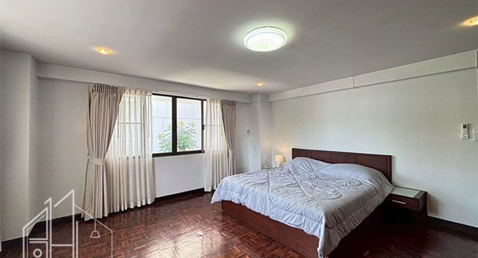 For rent 3 bedrooms apartment in Khlong Toei, Bangkok