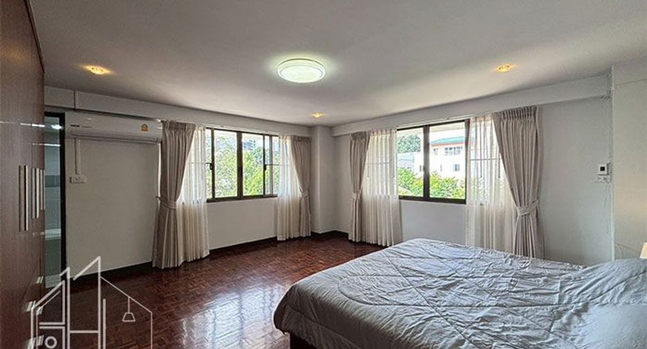 For rent 3 bedrooms apartment in Khlong Toei, Bangkok