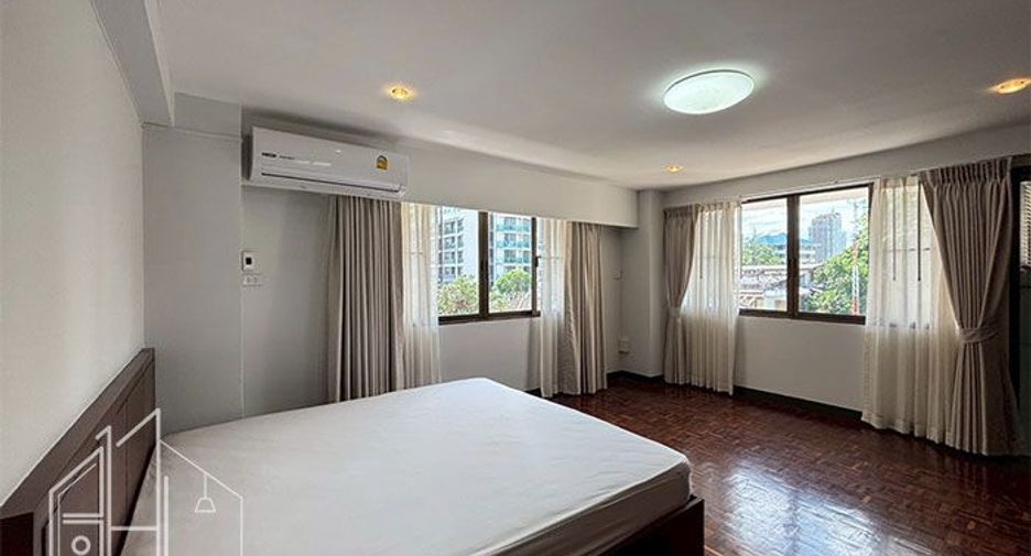 For rent 3 bedrooms apartment in Khlong Toei, Bangkok