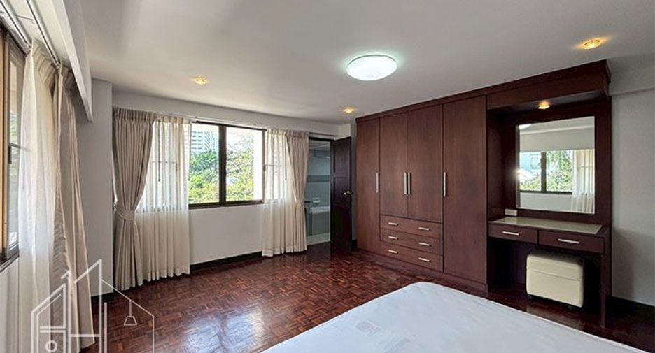 For rent 3 bedrooms apartment in Khlong Toei, Bangkok