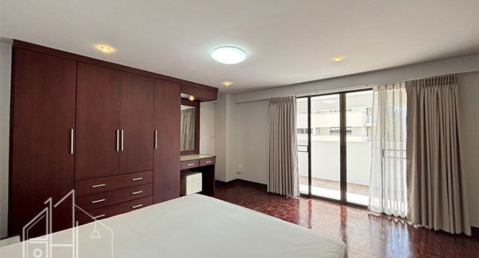 For rent 3 bedrooms apartment in Khlong Toei, Bangkok