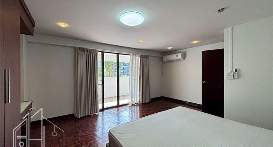 For rent 3 bedrooms apartment in Khlong Toei, Bangkok